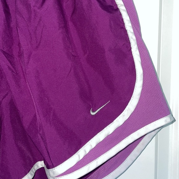Nike Women’s Athletic Lightweight Elastic Waist Shorts Purple M - Picture 3 of 5